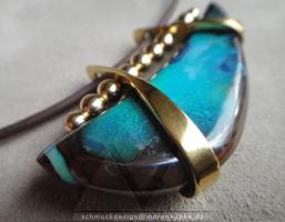 Boulder Opal in 900 Gold Amulett